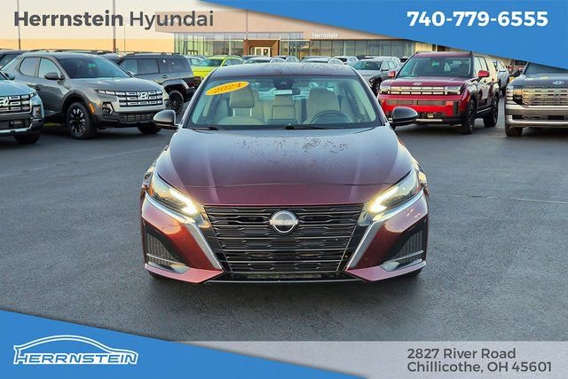 Used 2024 Nissan Altima 2.5 SV image 2