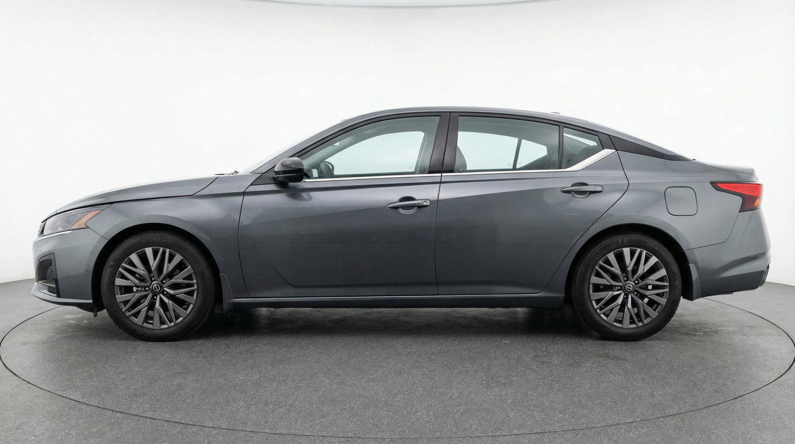 Used 2025 Nissan Altima 2.5 SV FWD image 5