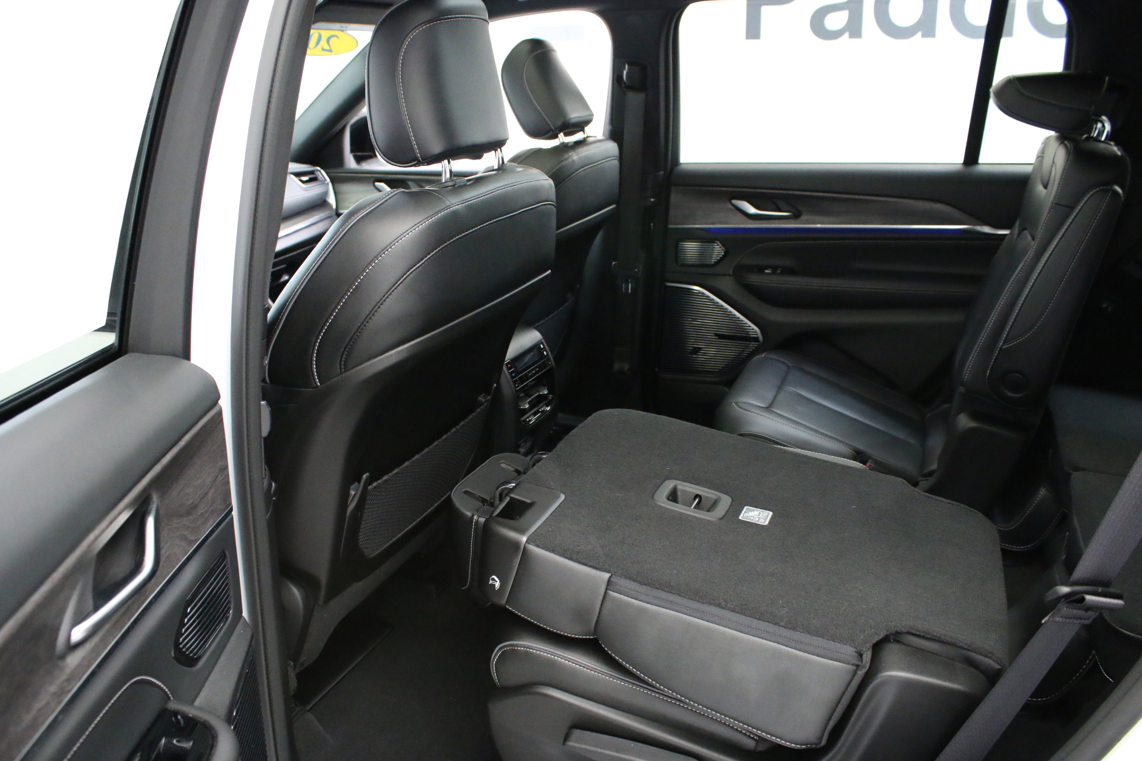 Used 2023 Jeep Grand Cherokee L Overland w/ MOPAR Finishing Package AWD/4WD image 27