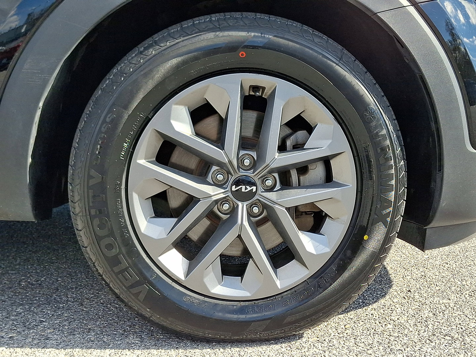 Used 2023 Kia Telluride LX image 8