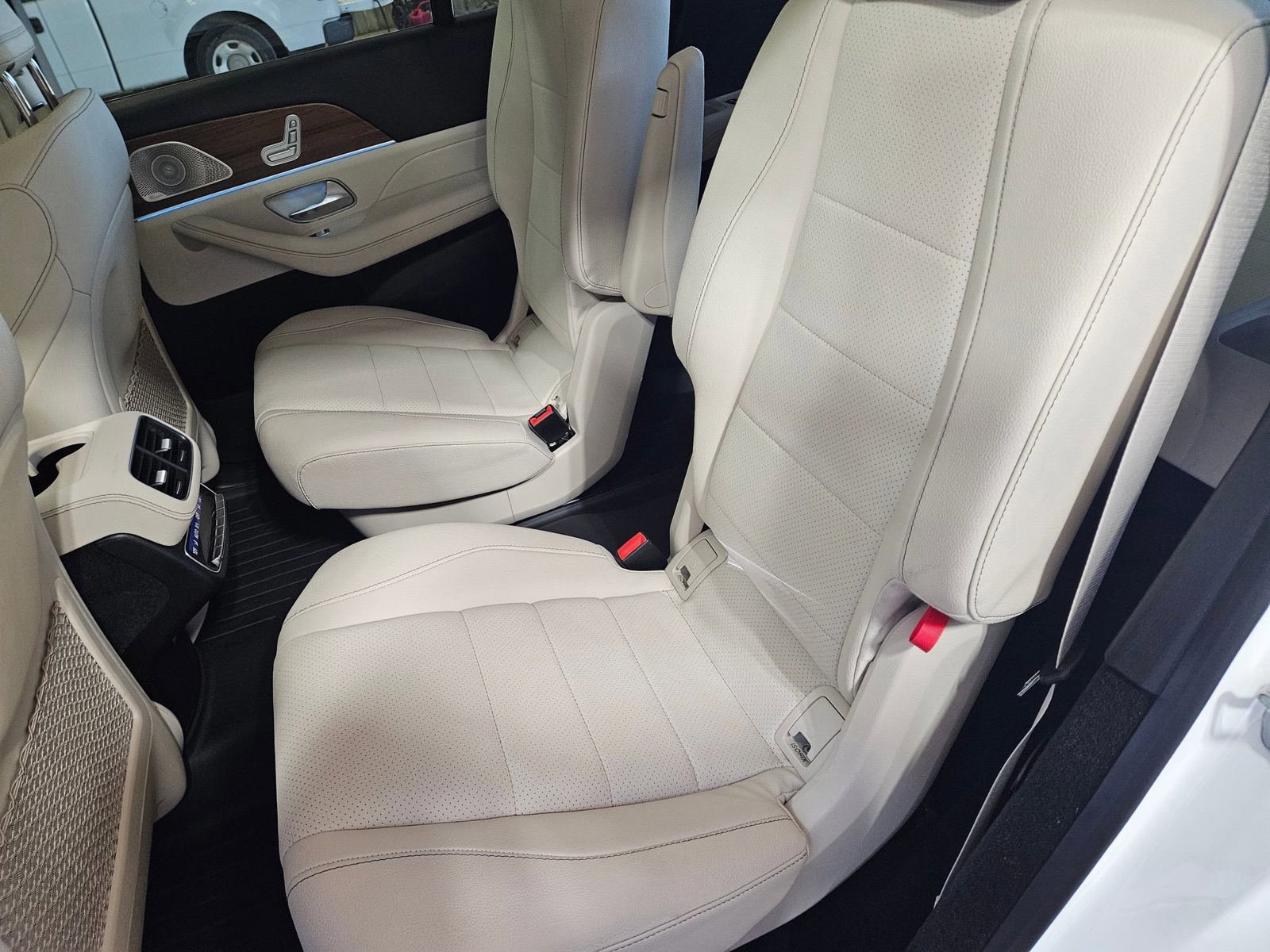 Used 2024 Mercedes-Benz GLS 450 4MATIC image 27