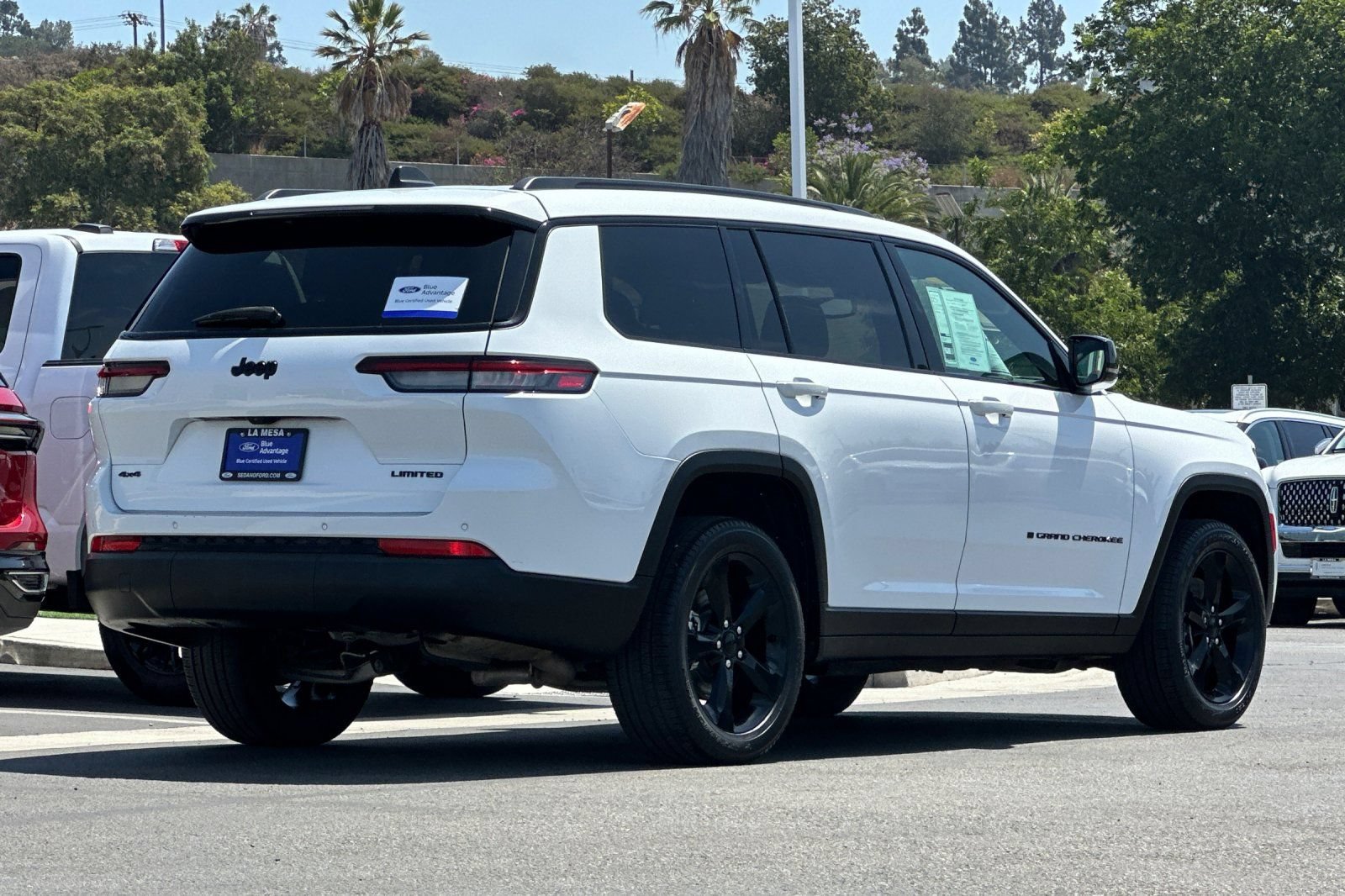 Used 2024 Jeep Grand Cherokee L Limited w/ Black Appearance Package AWD/4WD image 3