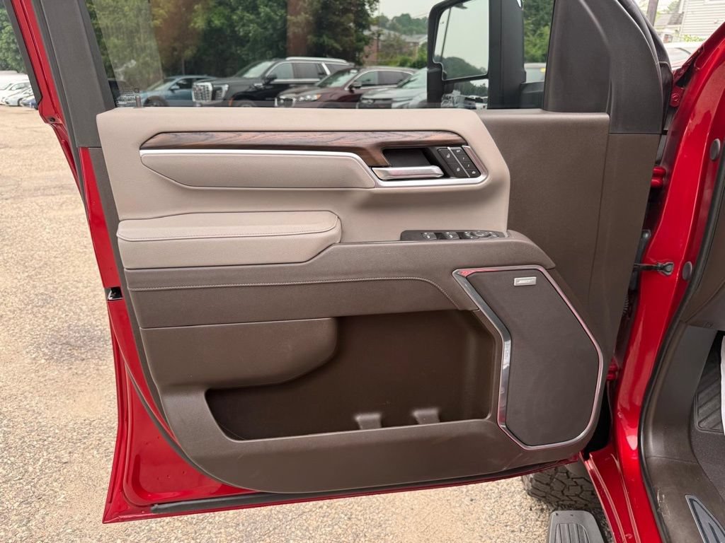 Used 2025 GMC Sierra 2500 SLT w/ SLT Premium Package AWD/4WD image 37