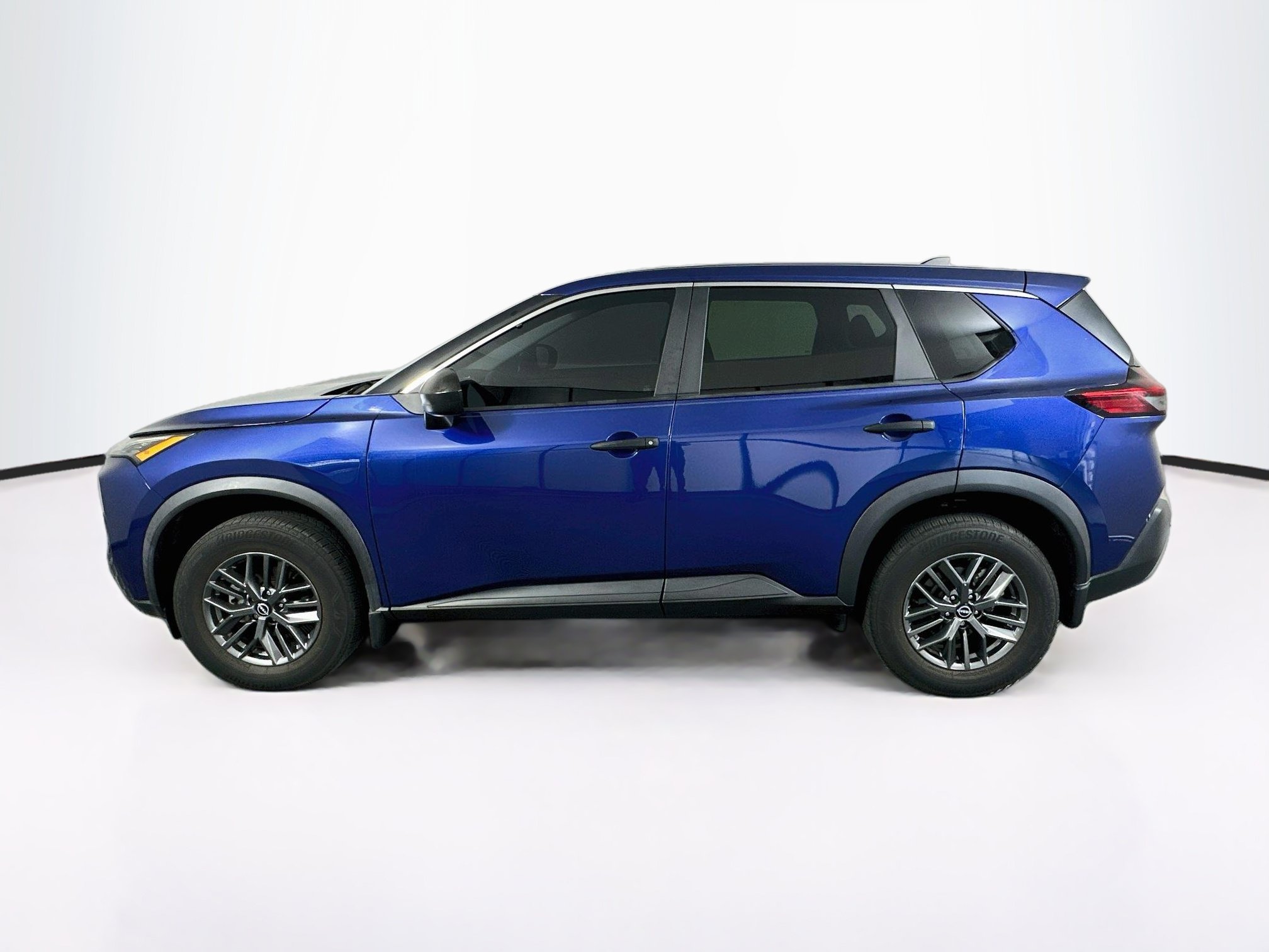Used 2023 Nissan Rogue S FWD image 4