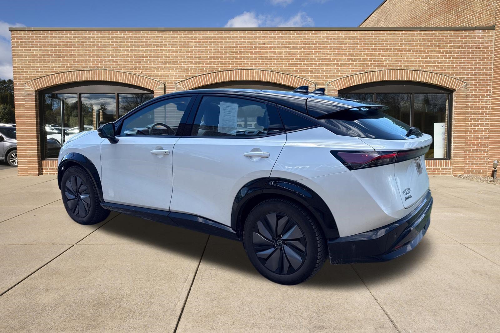 Used 2023 Nissan Ariya AWD/4WD image 5