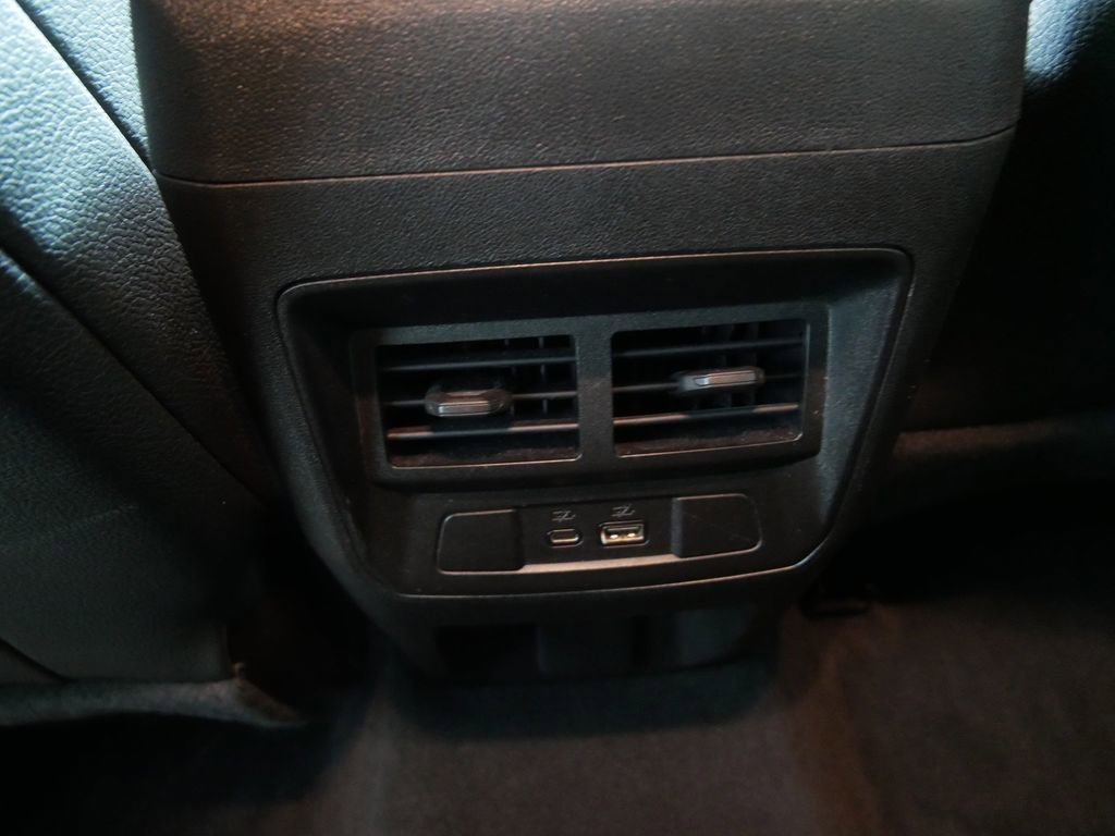 Used 2023 GMC Canyon Denali image 17