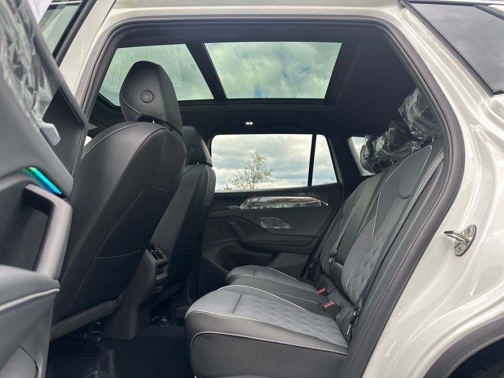 New 2026 Volkswagen Tiguan SEL R-Line AWD/4WD image 18