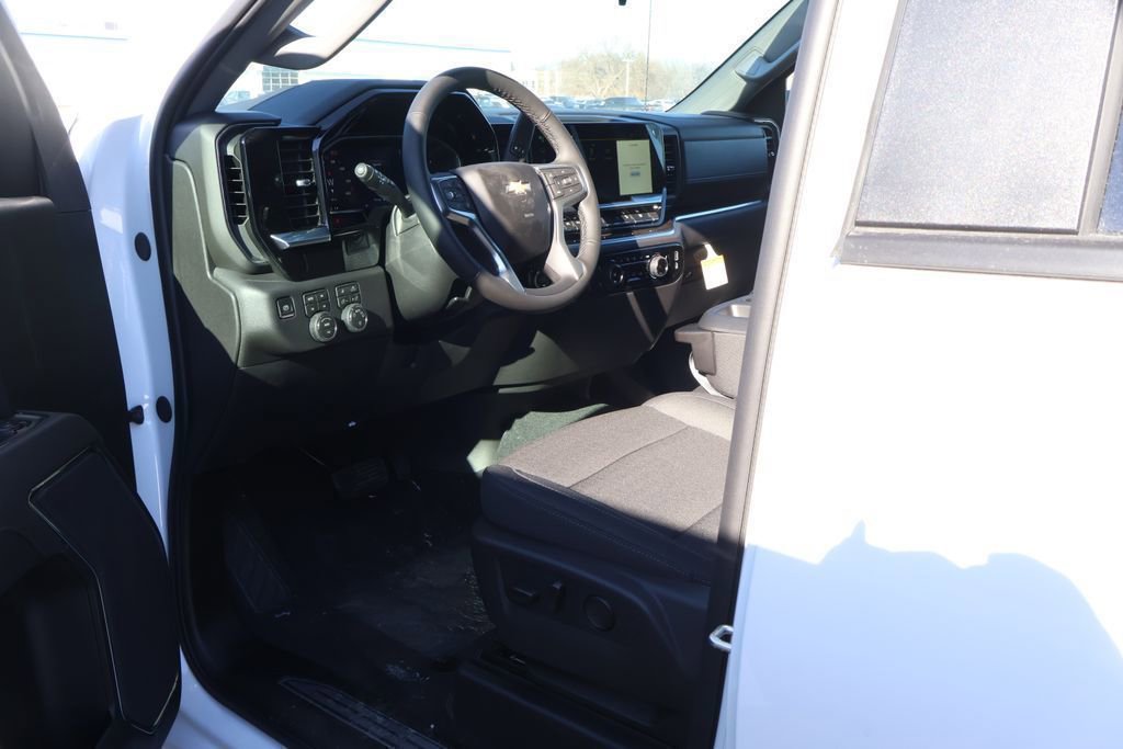New 2026 Chevrolet Silverado 1500 LT w/ Z71 Off-Road Package AWD/4WD image 13