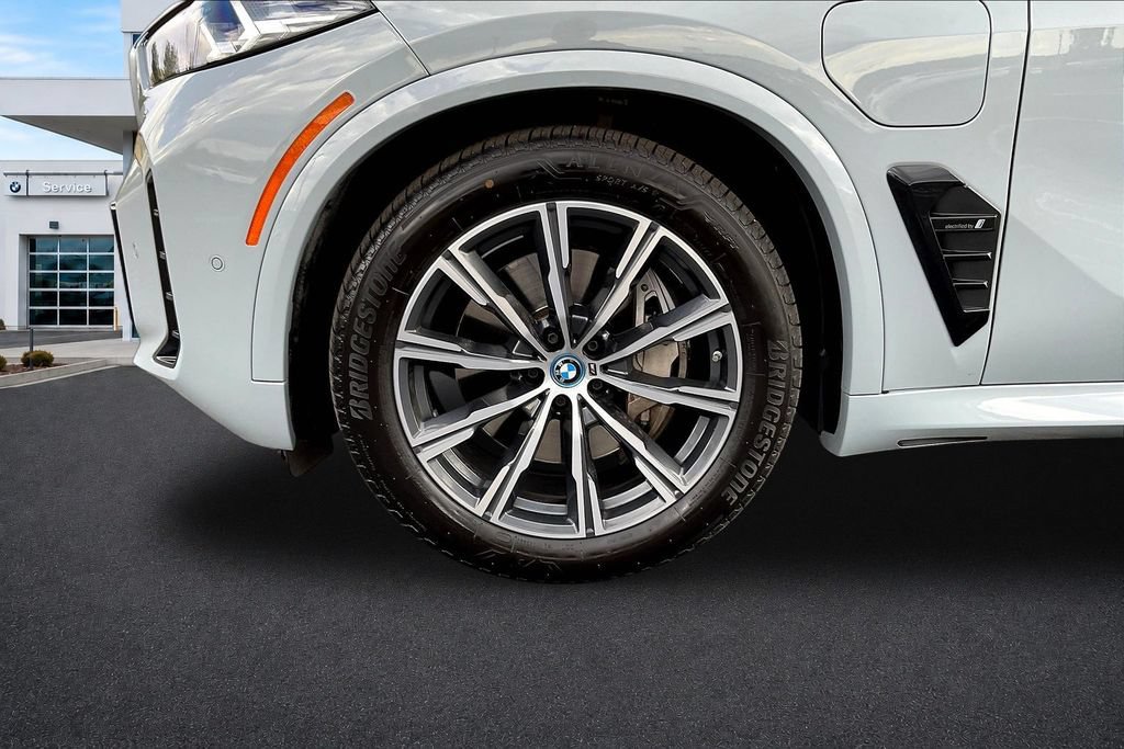 Used 2024 BMW X5 xDrive50e w/ M Sport Package AWD/4WD image 33
