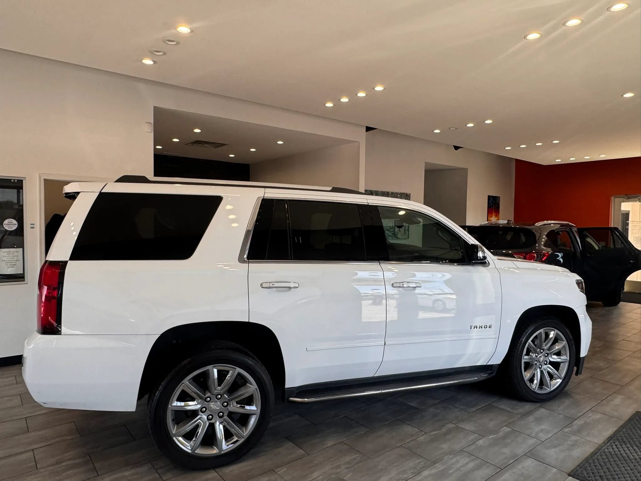 Used 2019 Chevrolet Tahoe Premier AWD/4WD image 17