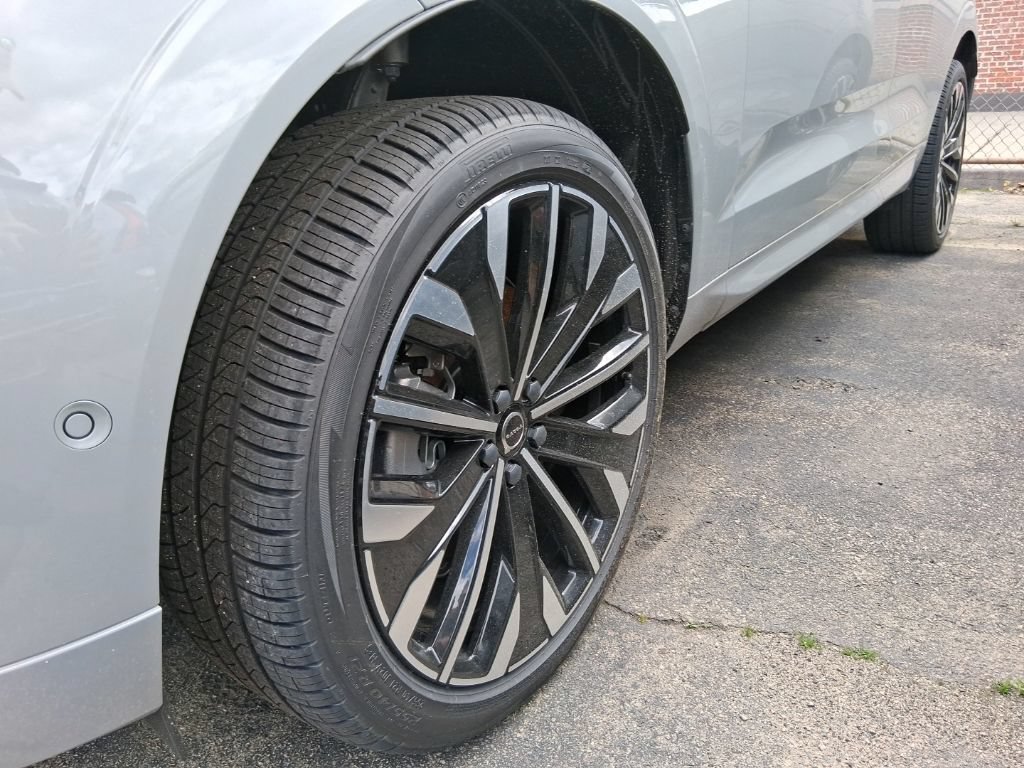 New 2026 Volvo XC60 T8 Ultra w/ Protection Package Premier AWD/4WD image 4