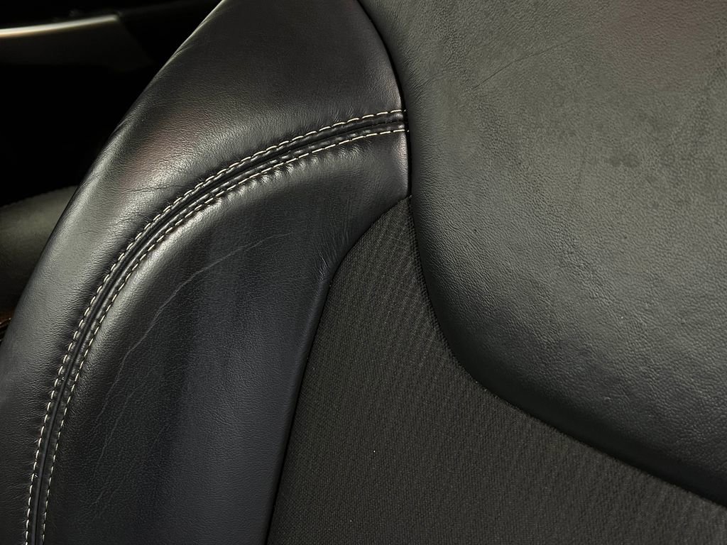 Used 2018 Jeep Cherokee Latitude Plus w/ Comfort/Convenience Group image 16