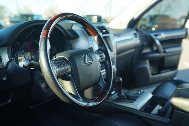 Used 2018 Lexus GX 460 Premium w/ Premium Package image 29