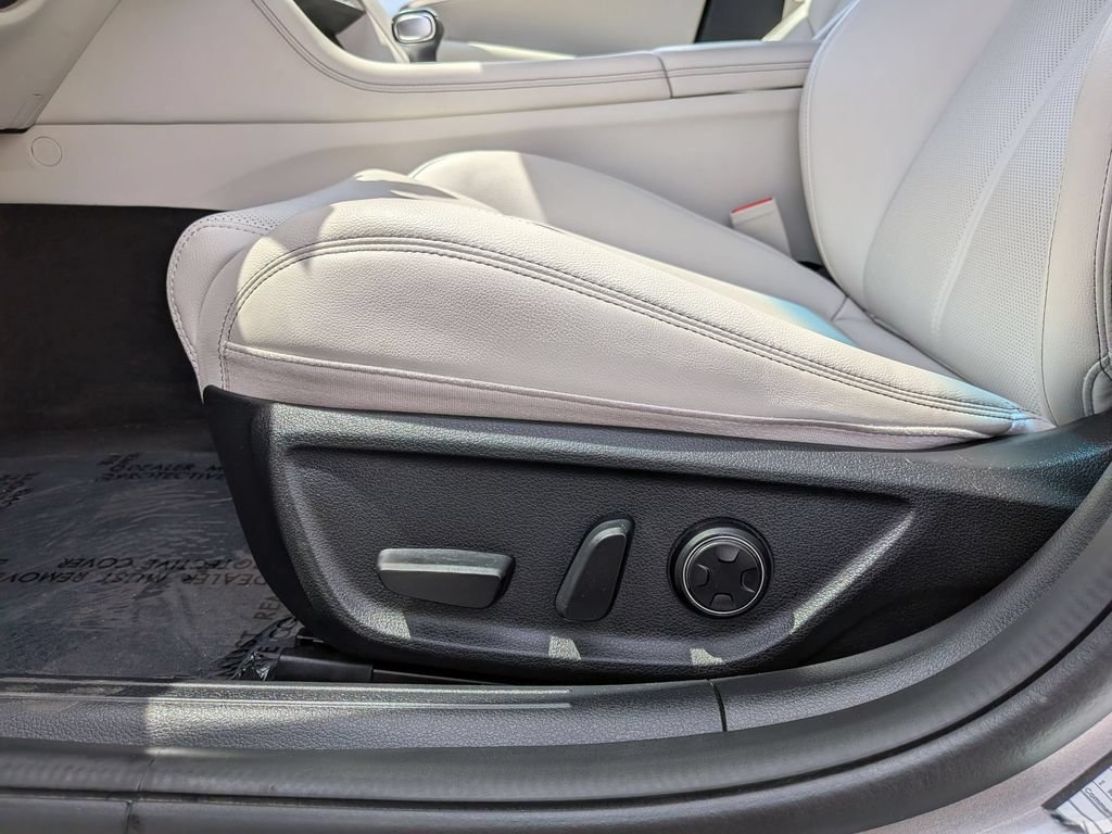 Used 2025 Genesis G70 2.5T RWD image 14