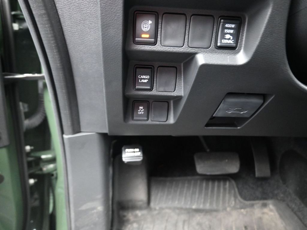 Used 2024 Nissan Frontier SV w/ SV Convenience Package image 9