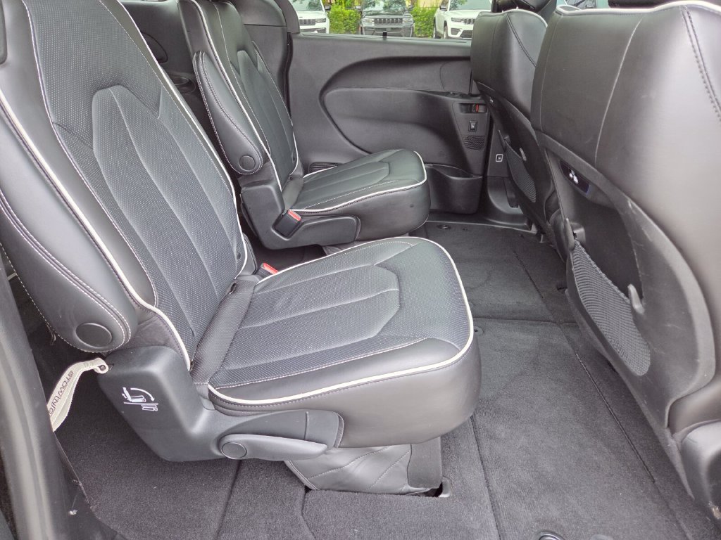 Used 2023 Chrysler Pacifica Limited w/ S Appearance Package AWD/4WD image 18