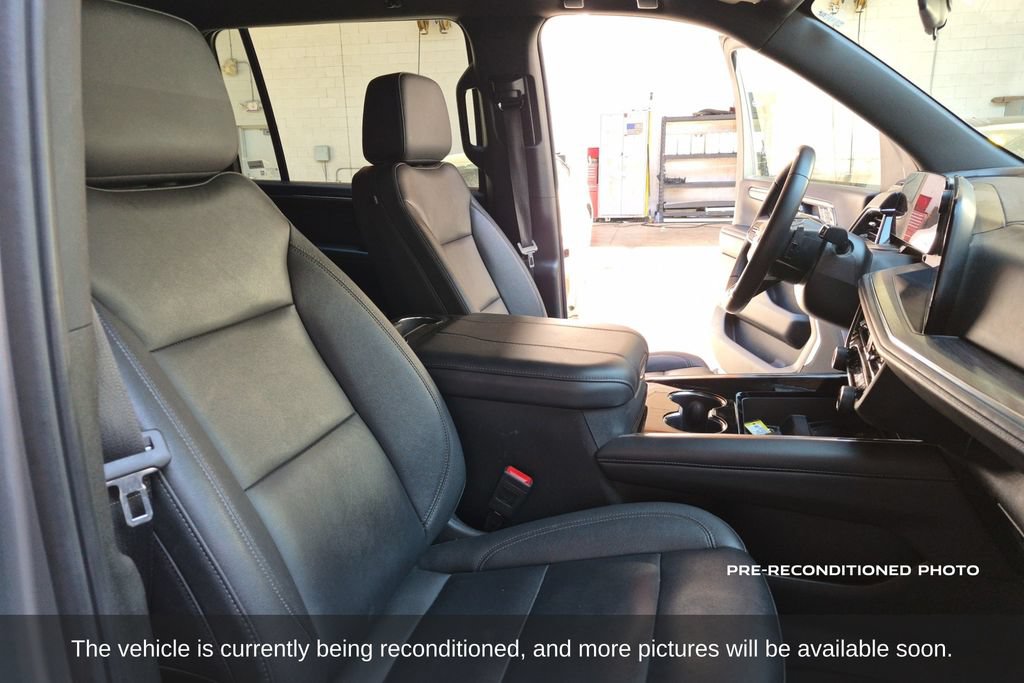 Used 2025 Chevrolet Suburban LT AWD/4WD image 15