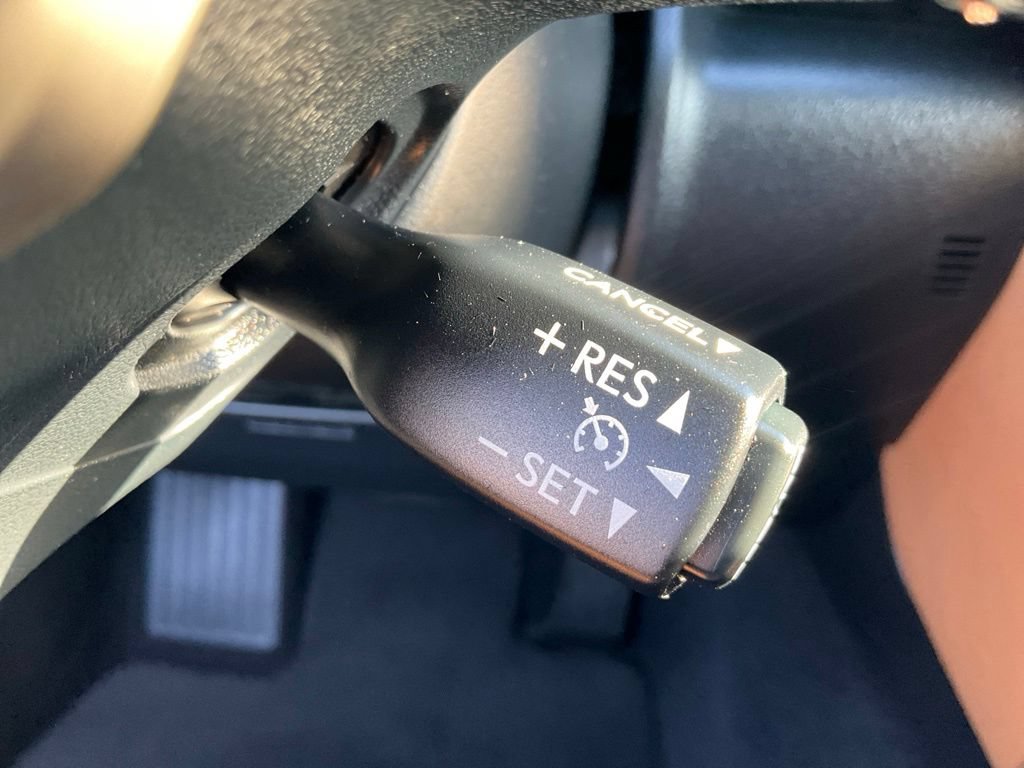 Used 2016 Lexus RC 200t w/ Premium Package RWD image 13