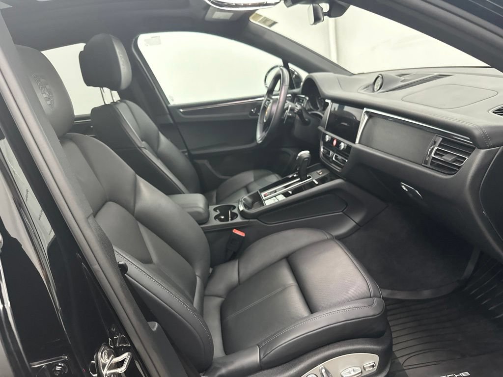 Used 2025 Porsche Macan GTS AWD/4WD image 26