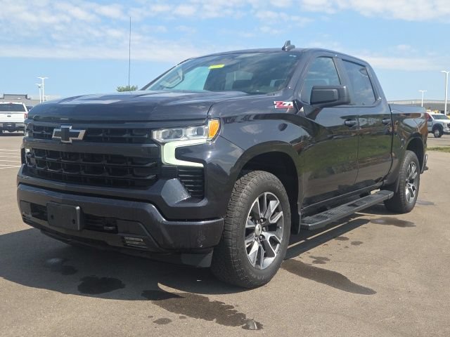 Used 2023 Chevrolet Silverado 1500 RST w/ Convenience Package II AWD/4WD image 2