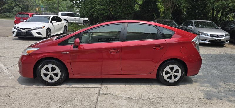 Used 2013 Toyota Prius Four w/ Deluxe Solar Roof Pkg FWD image 2