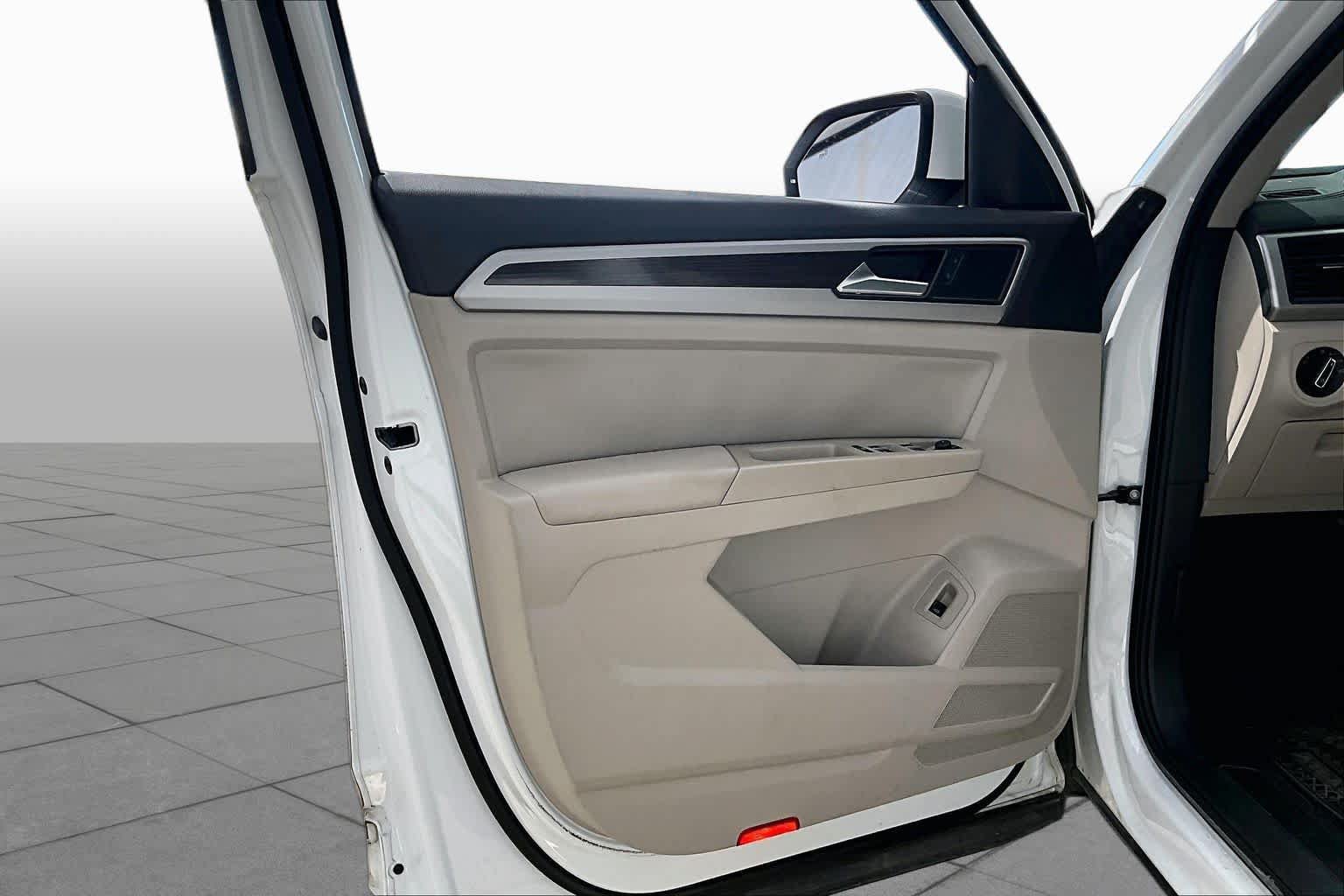 Used 2020 Volkswagen Atlas SE w/ Panoramic Sunroof Package FWD image 22