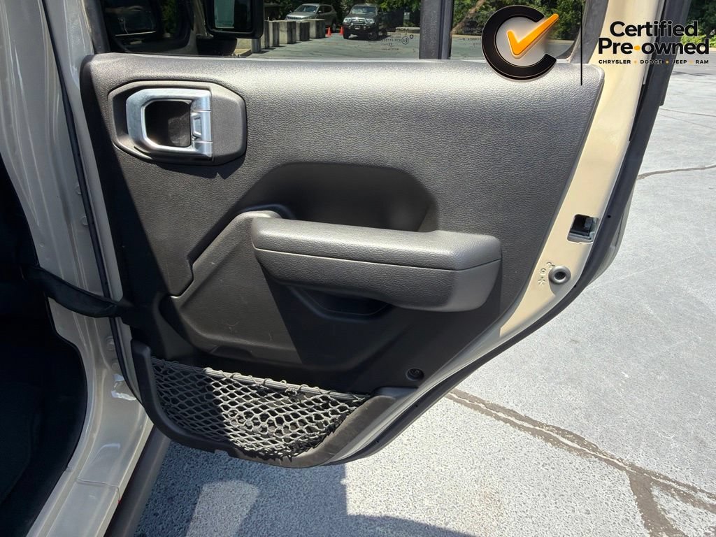 Certified 2022 Jeep Wrangler Unlimited Rubicon w/ Dual Top Group AWD/4WD image 25