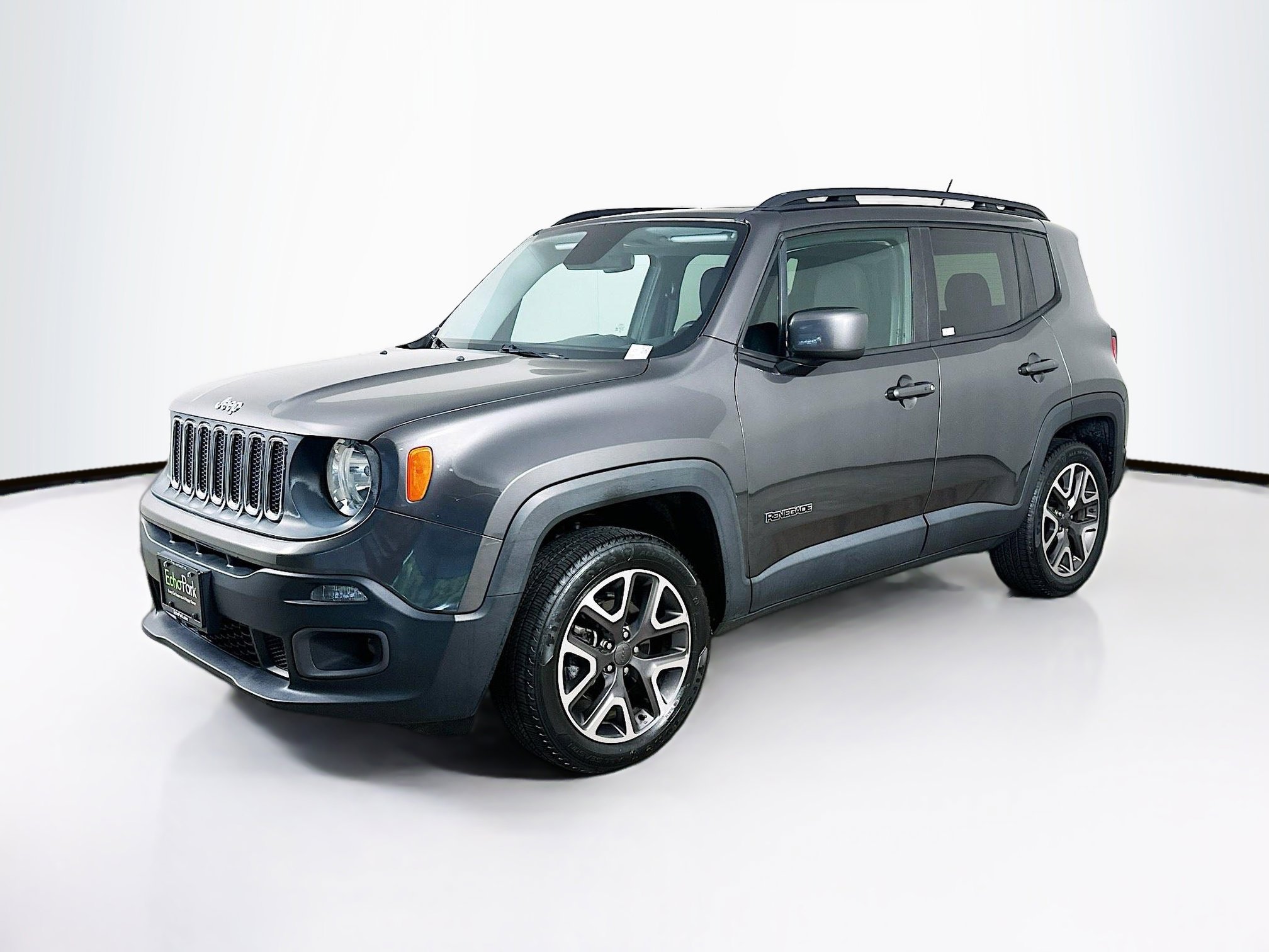 Used 2017 Jeep Renegade Latitude w/ Cold Weather Group AWD/4WD image 3