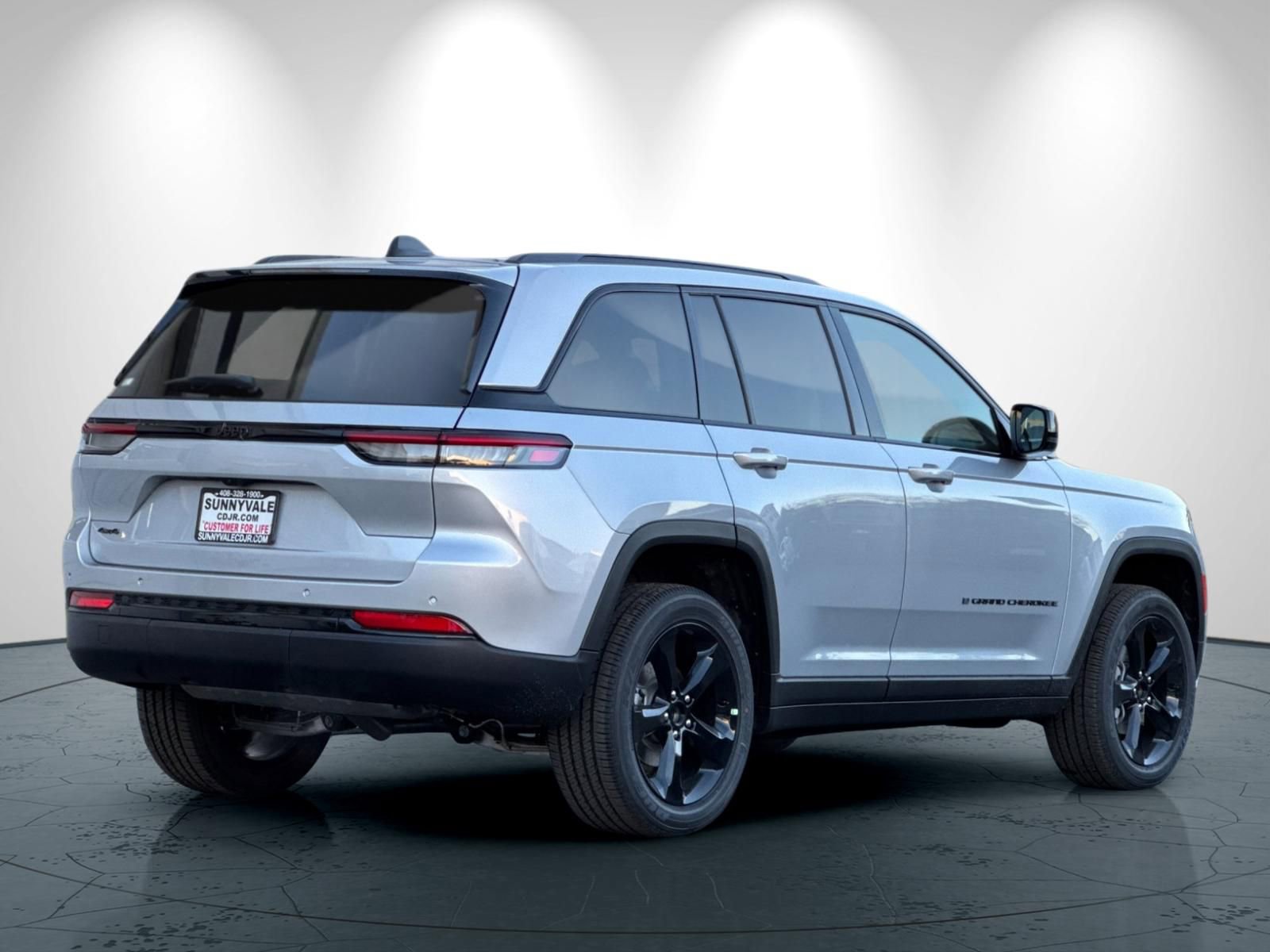 New 2025 Jeep Grand Cherokee Altitude w/ Trailer Tow Package image 4