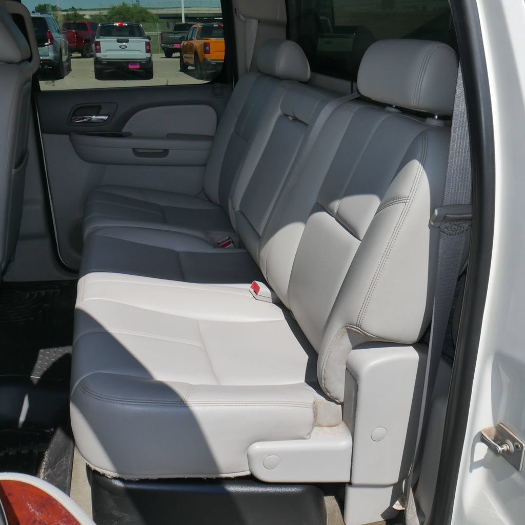 Used 2011 Chevrolet Silverado 1500 LTZ w/ LTZ White Diamond Edition AWD/4WD image 22