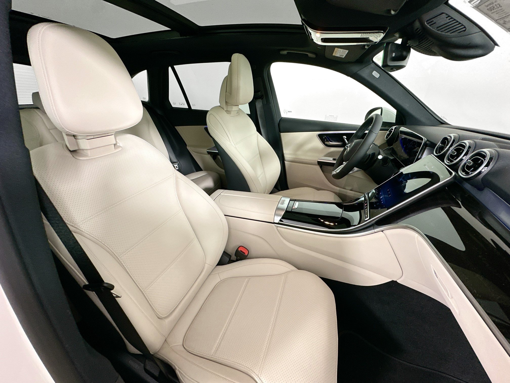 Used 2026 Mercedes-Benz GLC 300 4MATIC image 34