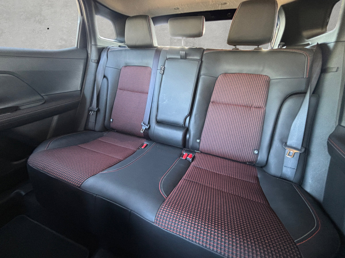 Used 2025 Nissan Kicks SR image 27