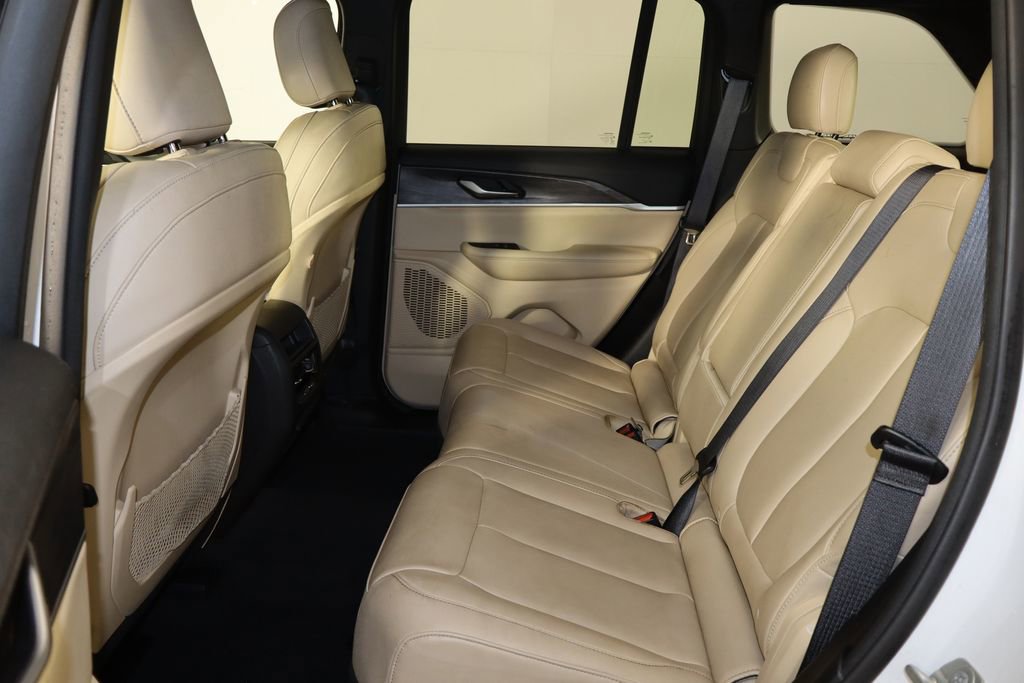 Used 2023 Jeep Grand Cherokee Limited image 13