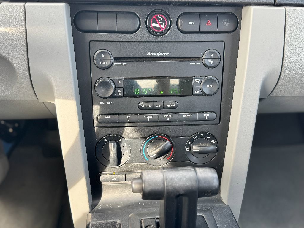 Used 2005 Ford Mustang Convertible image 24