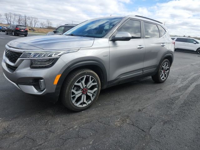 Used 2021 Kia Seltos SX w/ SX Sunroof Package image 2