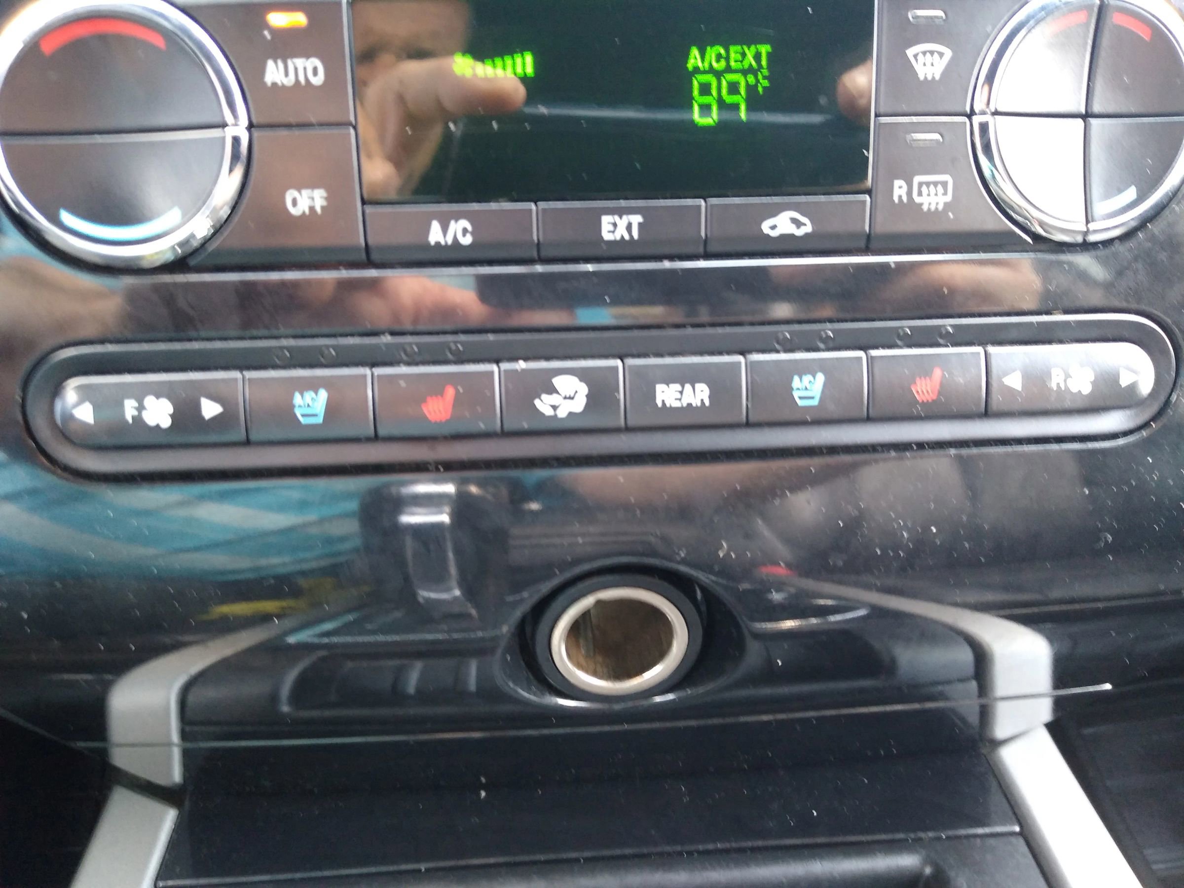 Used 2011 Ford Expedition Limited image 21