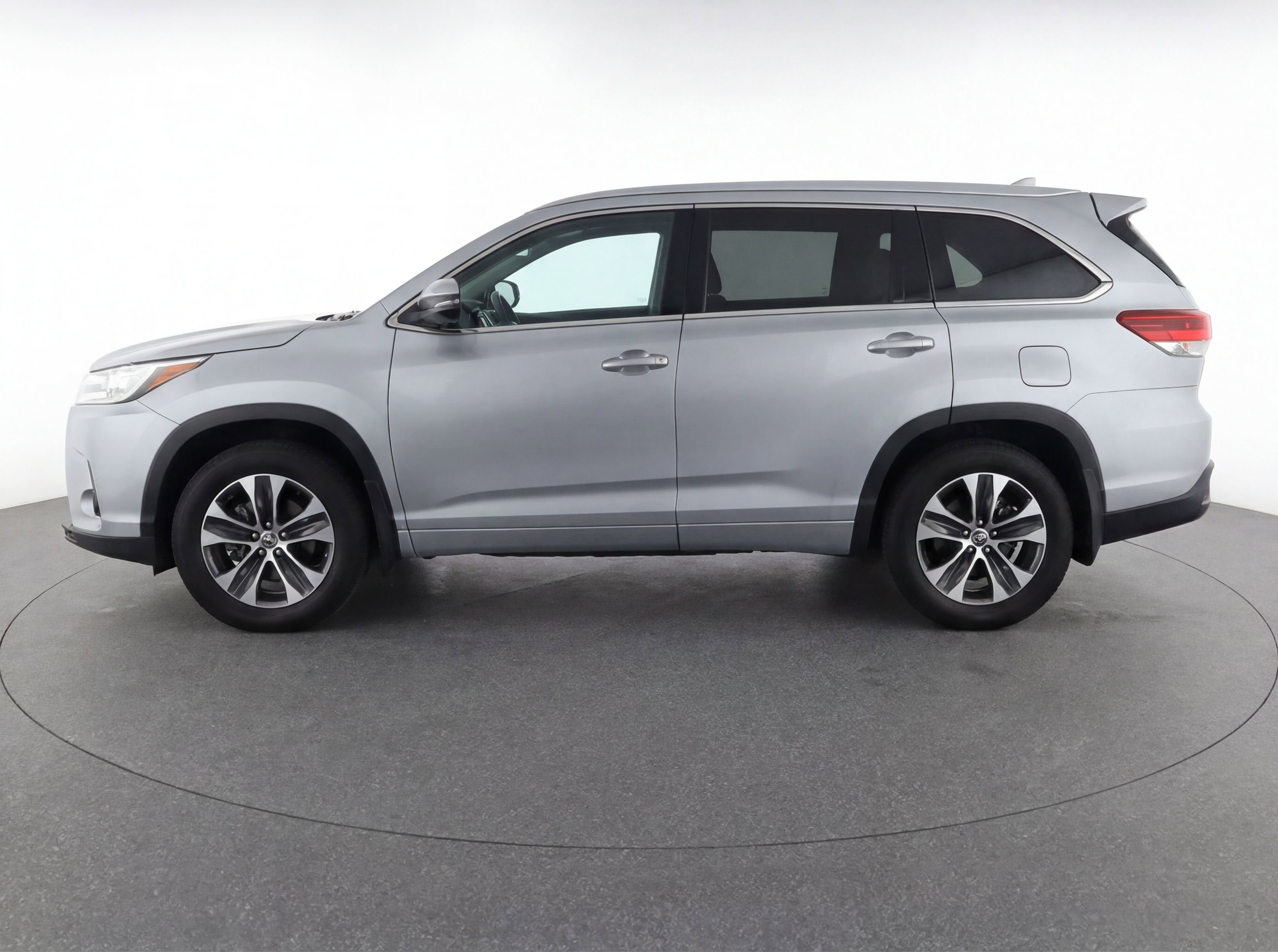 Used 2022 Toyota Highlander XLE FWD image 6