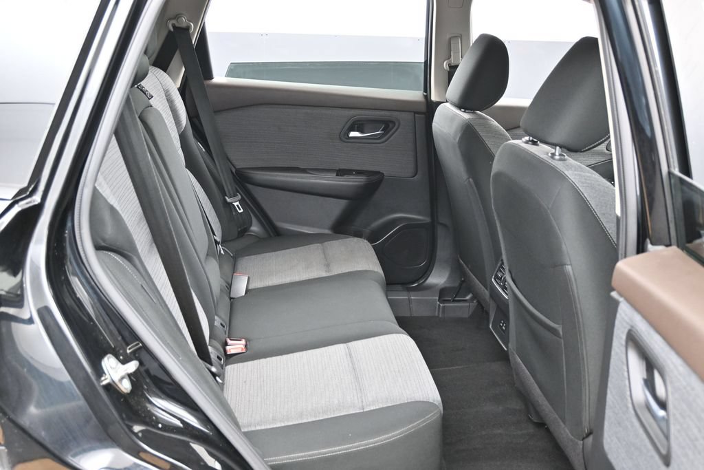 Used 2023 Nissan Rogue SV FWD image 31
