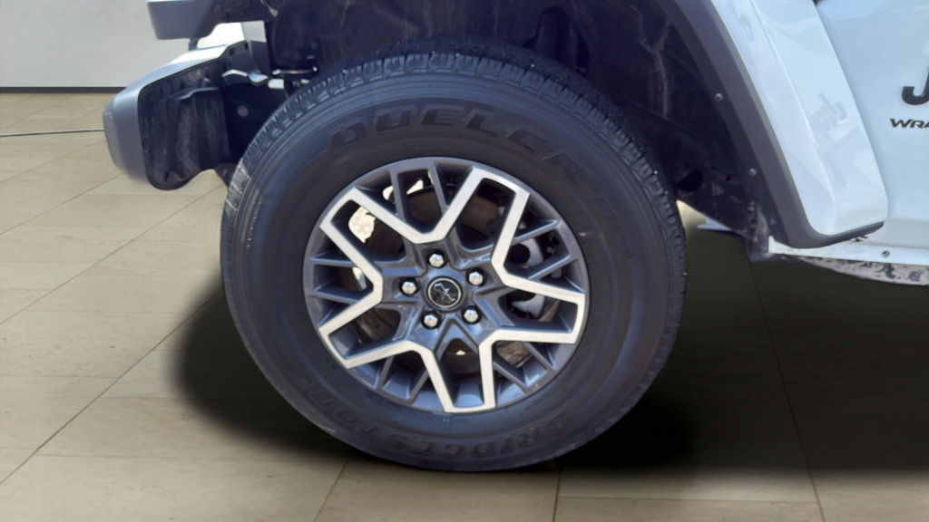Used 2025 Jeep Wrangler Unlimited Sahara AWD/4WD image 33