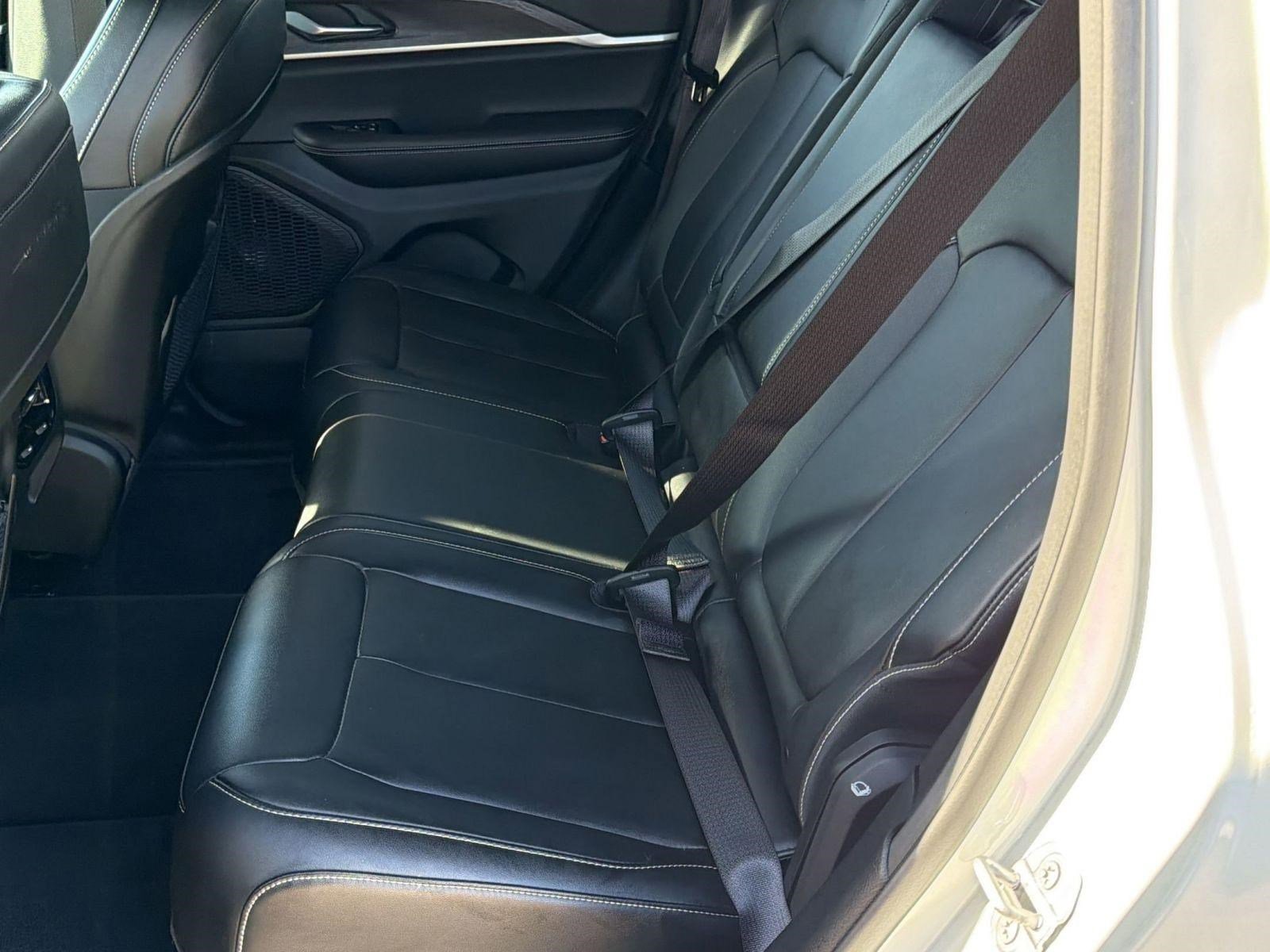 Used 2025 Jeep Grand Cherokee Limited image 13