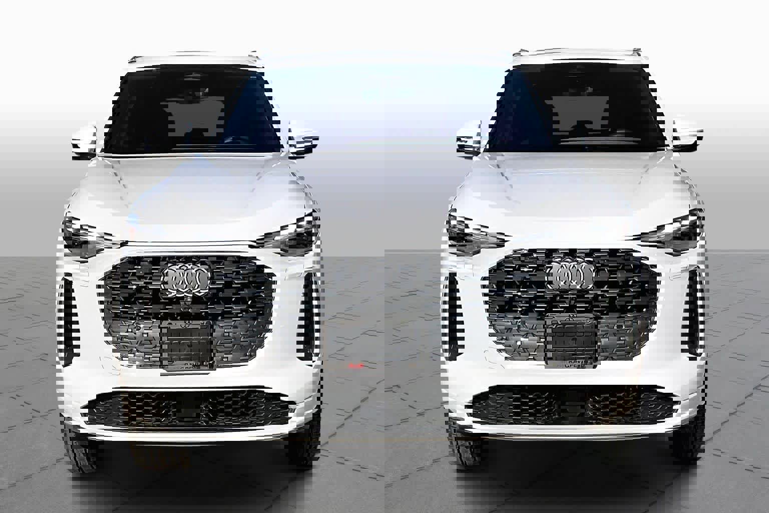 Used 2025 Audi Q5 Premium w/ Convenience Package image 3