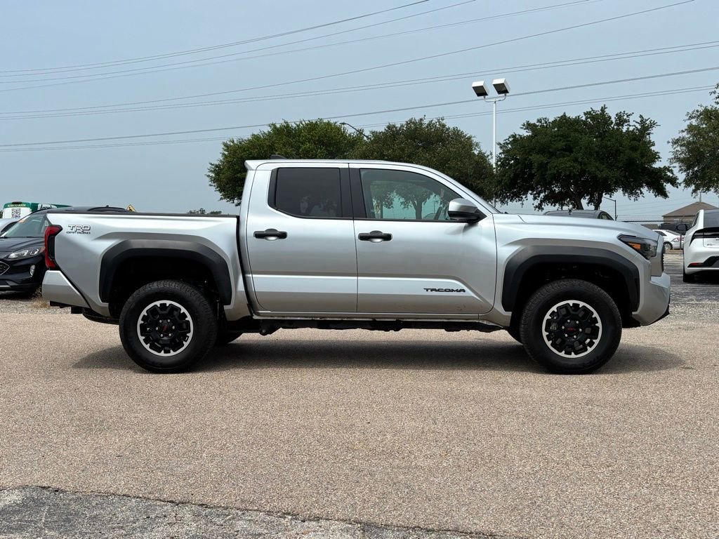 Used 2024 Toyota Tacoma TRD Off-Road AWD/4WD image 4