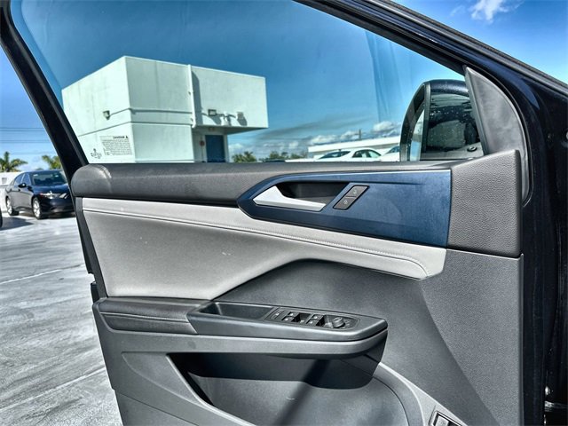Used 2024 Volkswagen Taos SE image 15