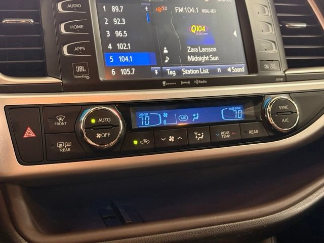 Used 2017 Toyota Highlander AWD V6 image 16