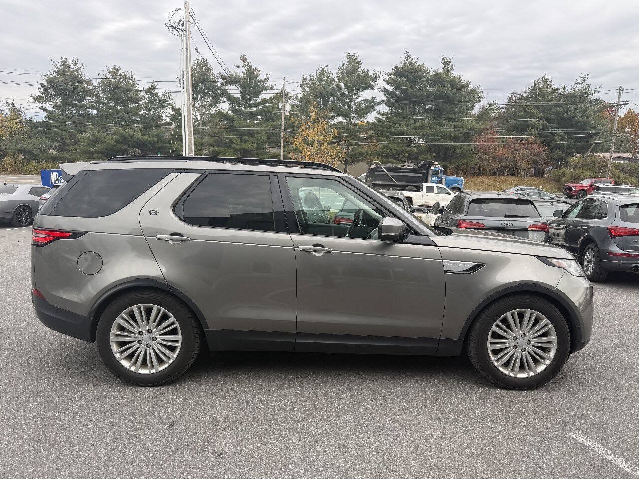 Used 2020 Land Rover Discovery HSE Luxury AWD/4WD image 3