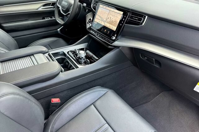 New 2026 Jeep Grand Wagoneer Limited AWD/4WD image 14