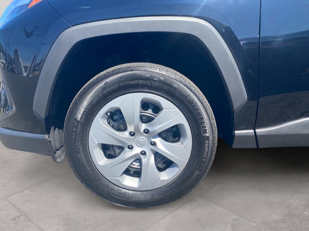 Used 2025 Toyota RAV4 LE AWD/4WD image 14