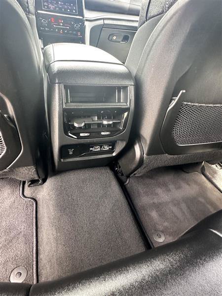 Used 2025 Jeep Grand Cherokee Altitude AWD/4WD image 14
