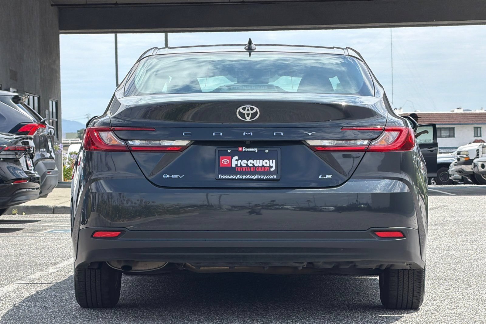 Used 2025 Toyota Camry LE FWD image 5