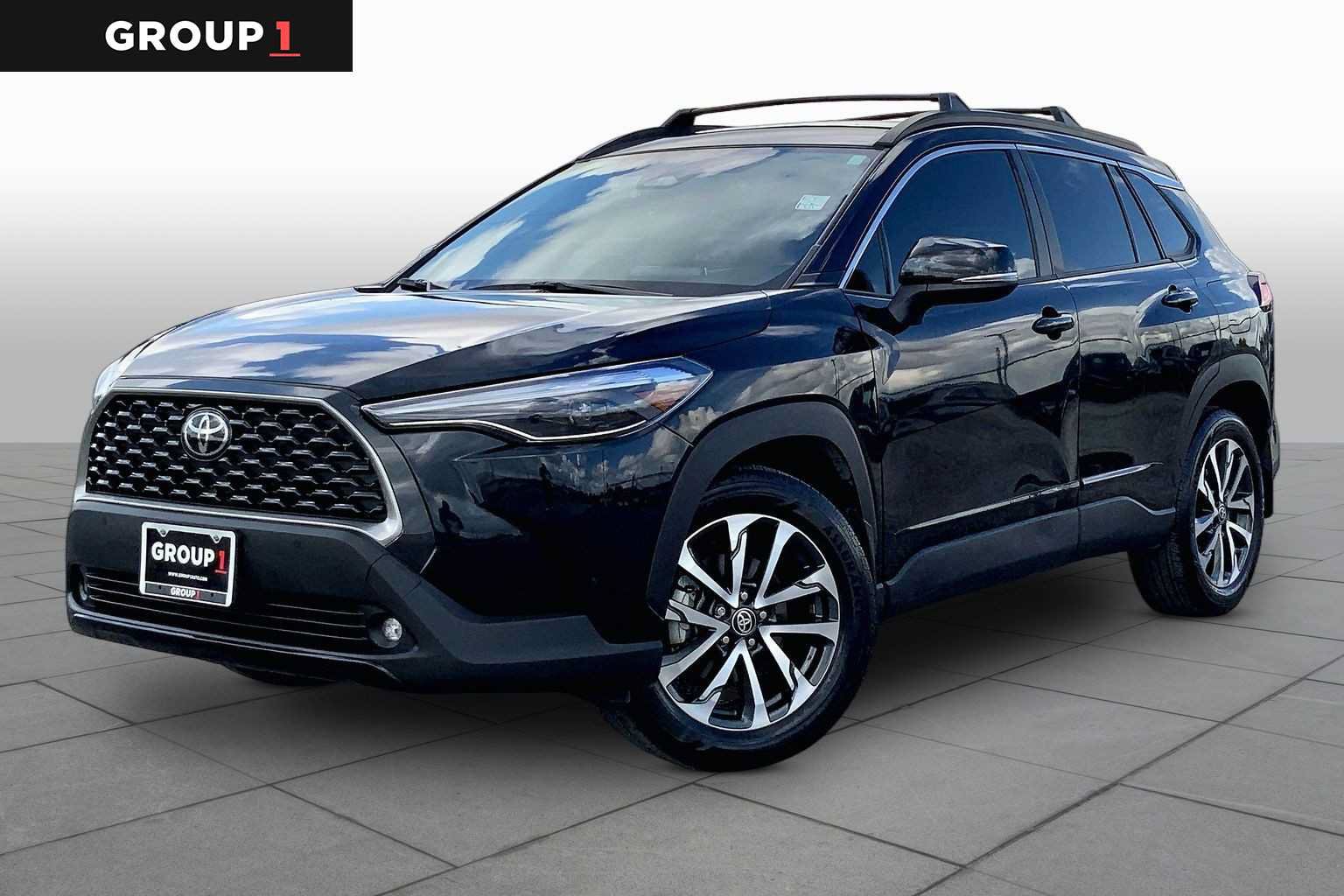 Used 2025 Toyota Corolla Cross XLE FWD image 1